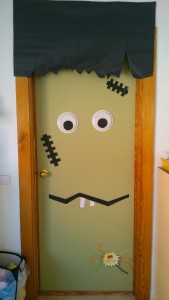 puerta monstruo halloween