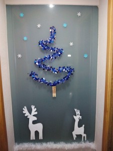 puerta árbol navidad